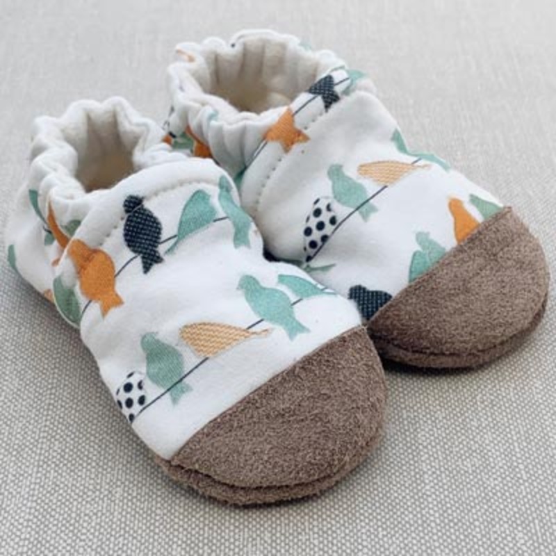 Snow and Arrow Cotton Knit Slippers – Birds on a Line 0-3m (no leather toe)