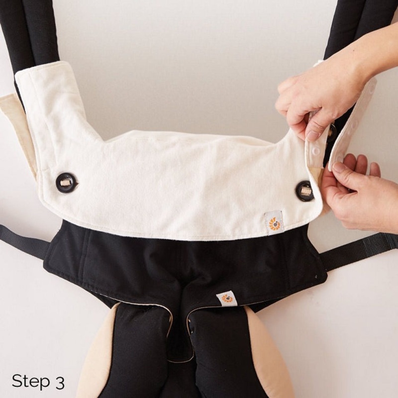 *Ergobaby 360 Teething Pad and Bib – Natural