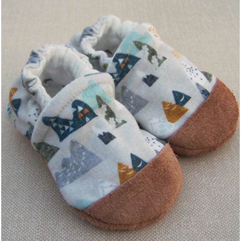 Snow and Arrow Cotton Knit Slippers – Adventure Awaits 0-3m (no leather toe)